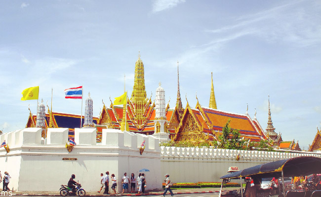 Wat Pra Kaew - ThaiSims Best 4G Mobile Router Rental in Thailand